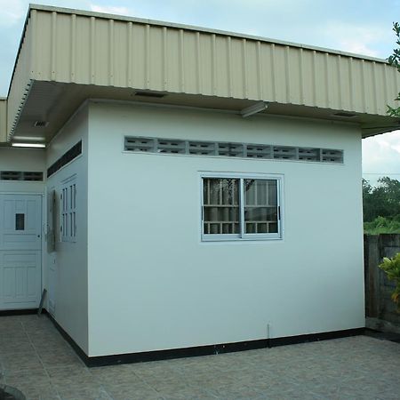 Chalet Anna'S Pavalesto Landsboerderij Exterior photo