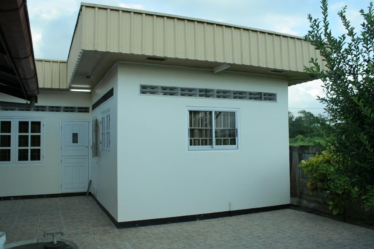 Chalet Anna'S Pavalesto Landsboerderij Exterior photo